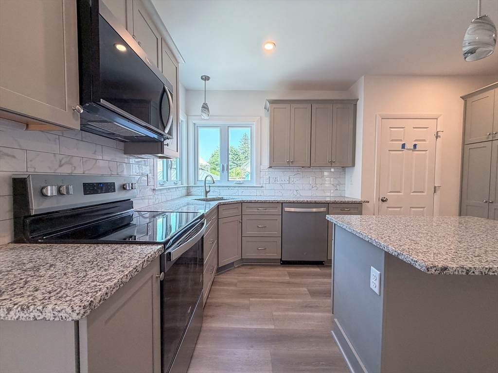 100 Sheridan Ave - Photo 1