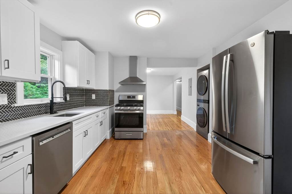 112 Woodstock - Photo 1