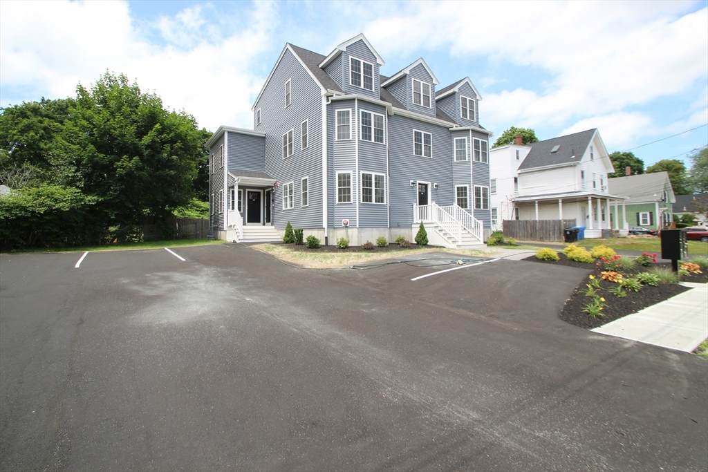 316 Commercial St - Photo 1