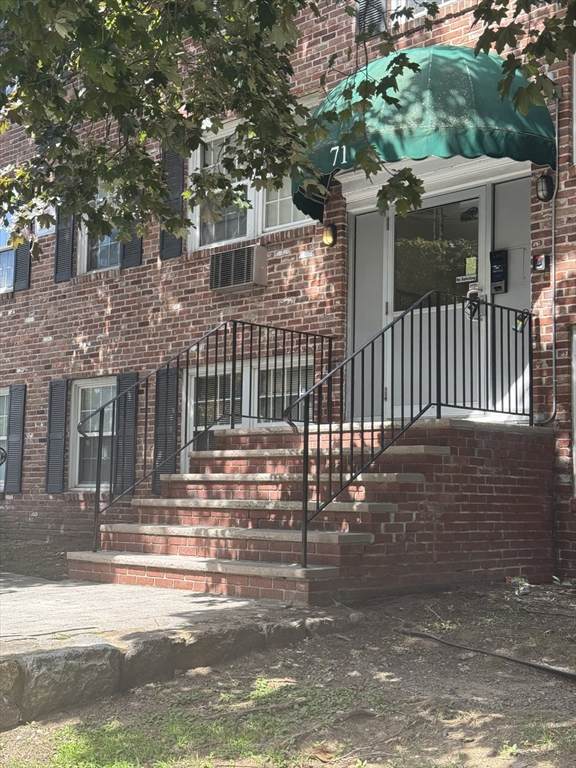 71 Mystic St - Photo 1