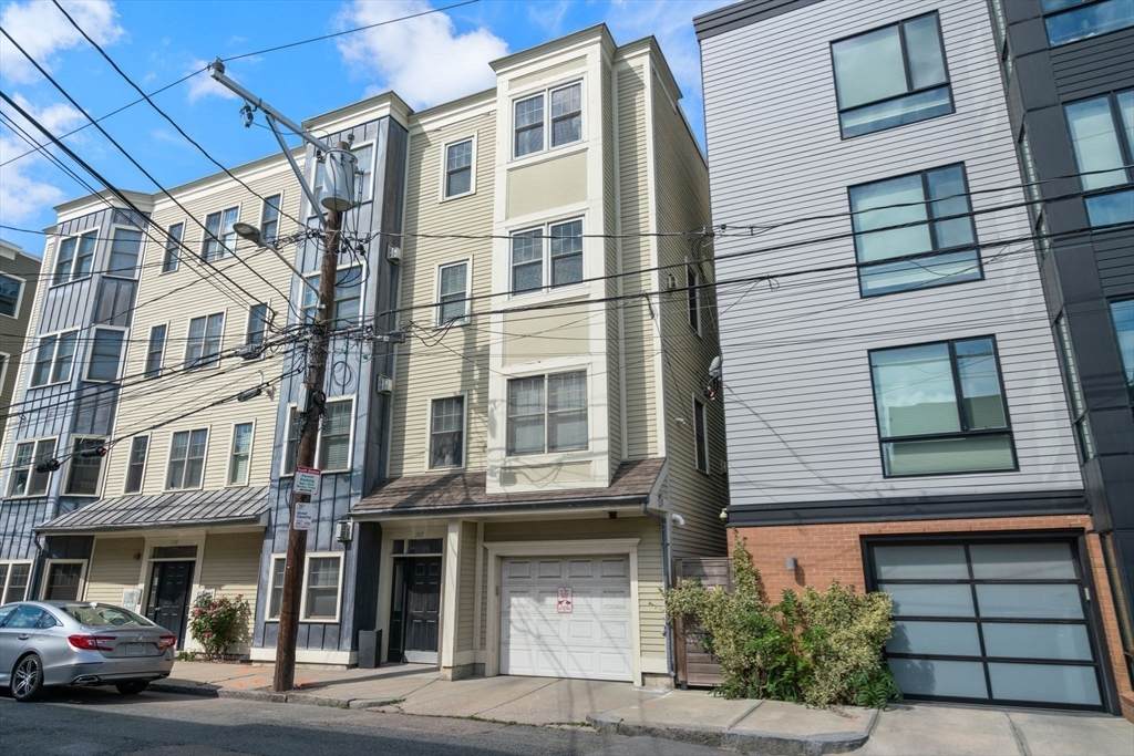 138 W 9th St - Photo 1