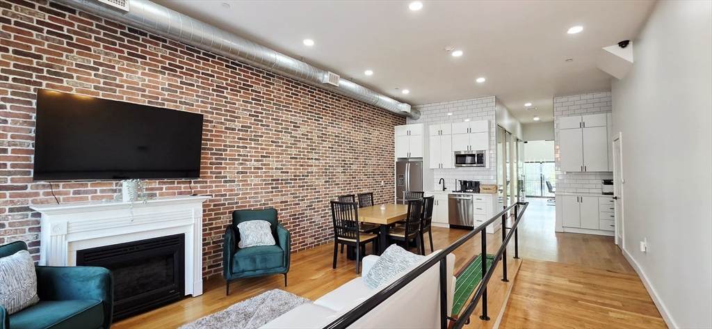 82 Chelsea St - Photo 1