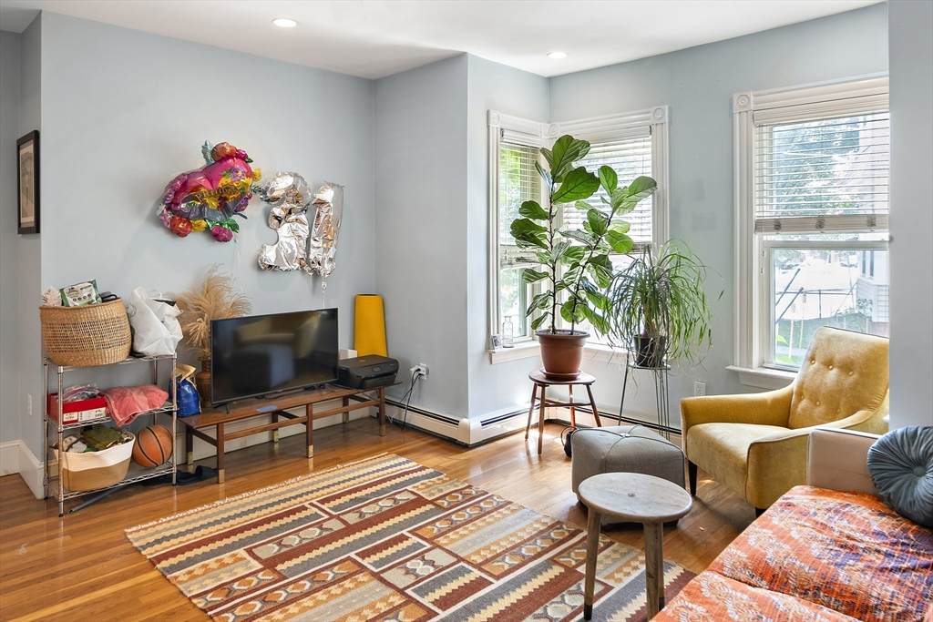8 Leland St - Photo 1