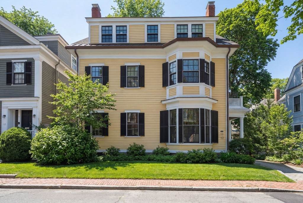 11 Hilliard - Photo 1