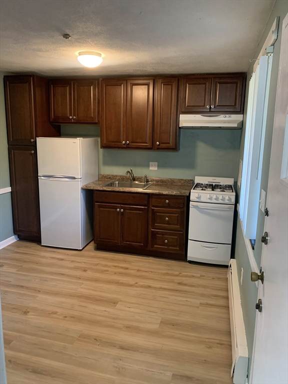 10 Colonial Dr - Photo 1