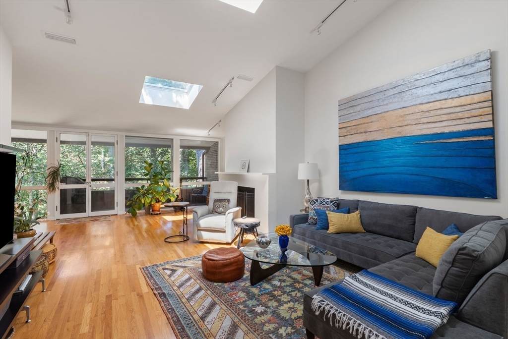 241 Perkins - Photo 1