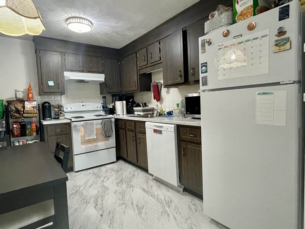 79 Central St - Photo 1
