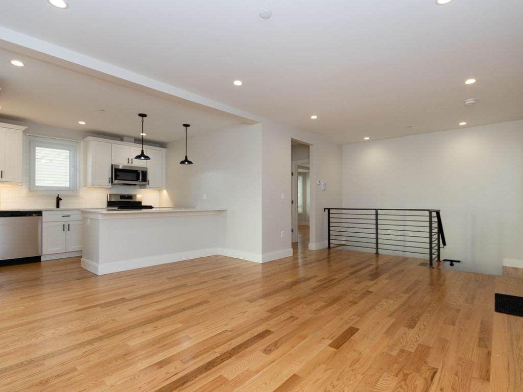 5 Tovar - Photo 1