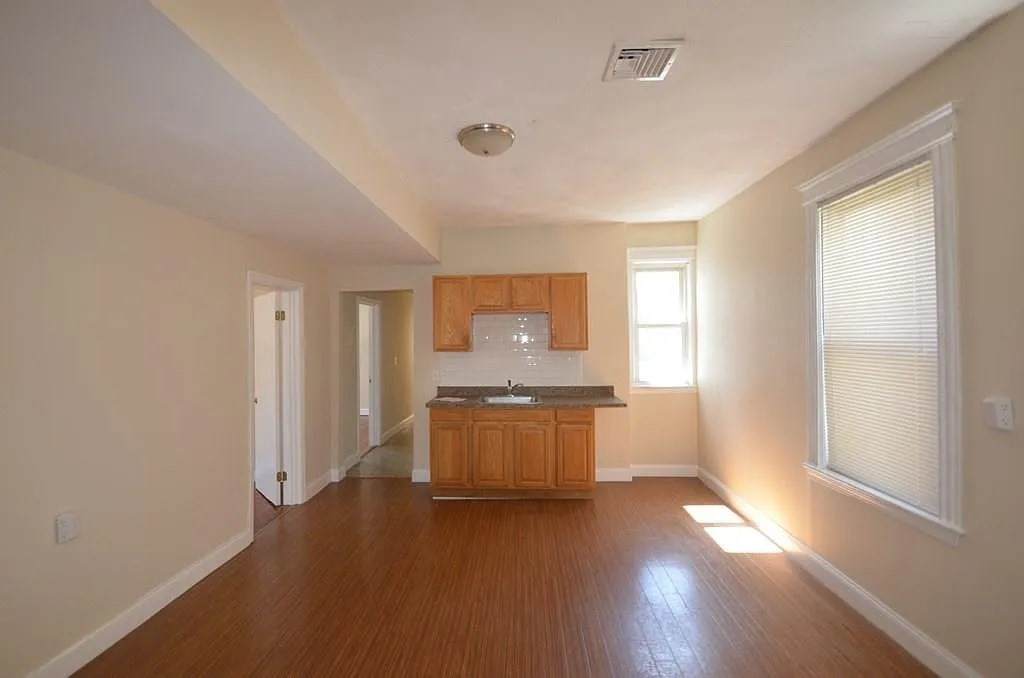 279 Broadway St - Photo 1