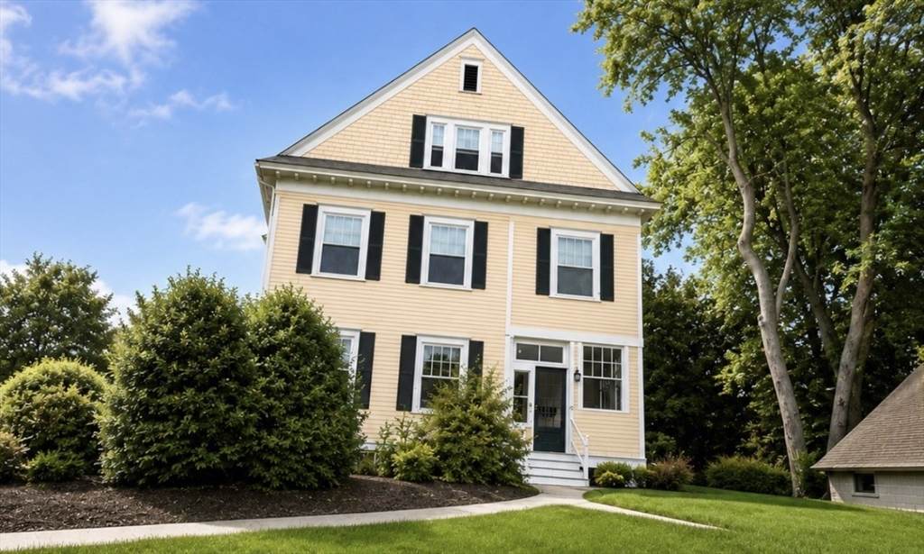 73 Moore Ave - Photo 1