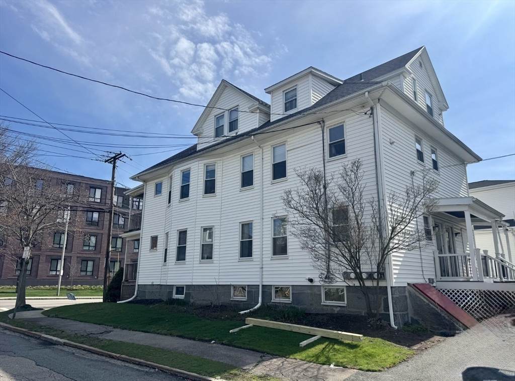 137 Whitwell St - Photo 1