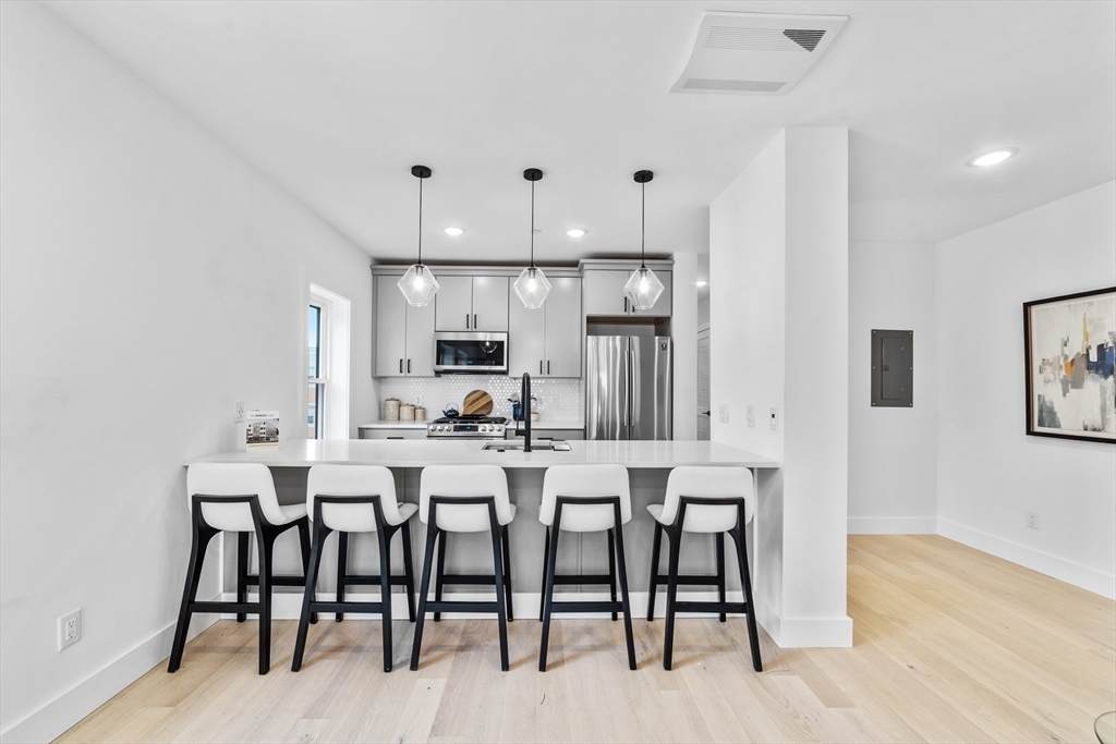 208 Spencer - Photo 1