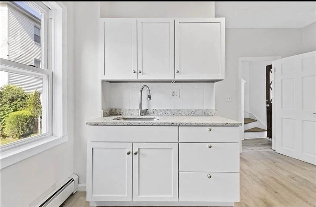 77 Weetamoe St - Photo 1