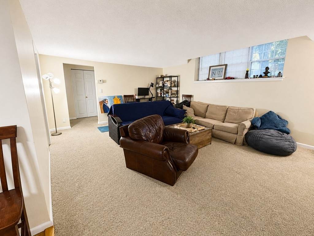 7 Lake Shore Ct - Photo 1