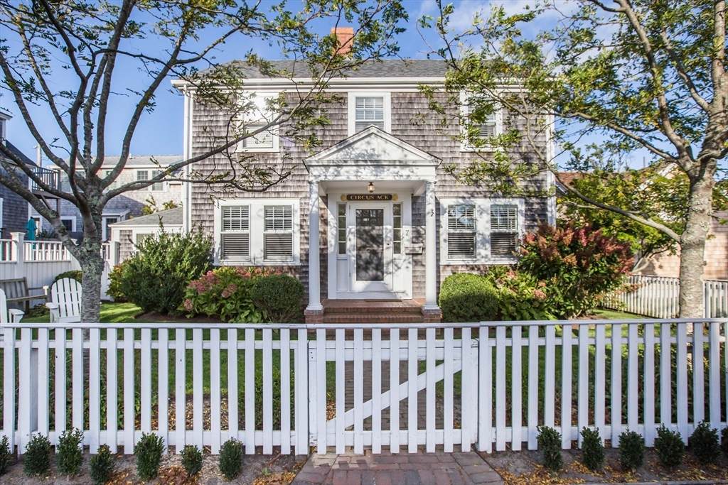7 N Beach St - Photo 1