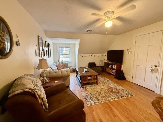 16 Hinckley - Photo 1