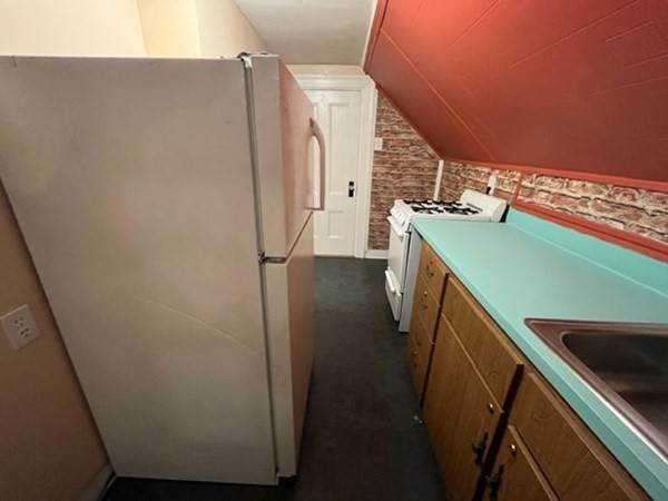 38 Tuttle Street - Photo 1