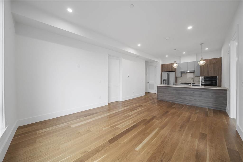 218 Old Colony Avenue - Photo 1