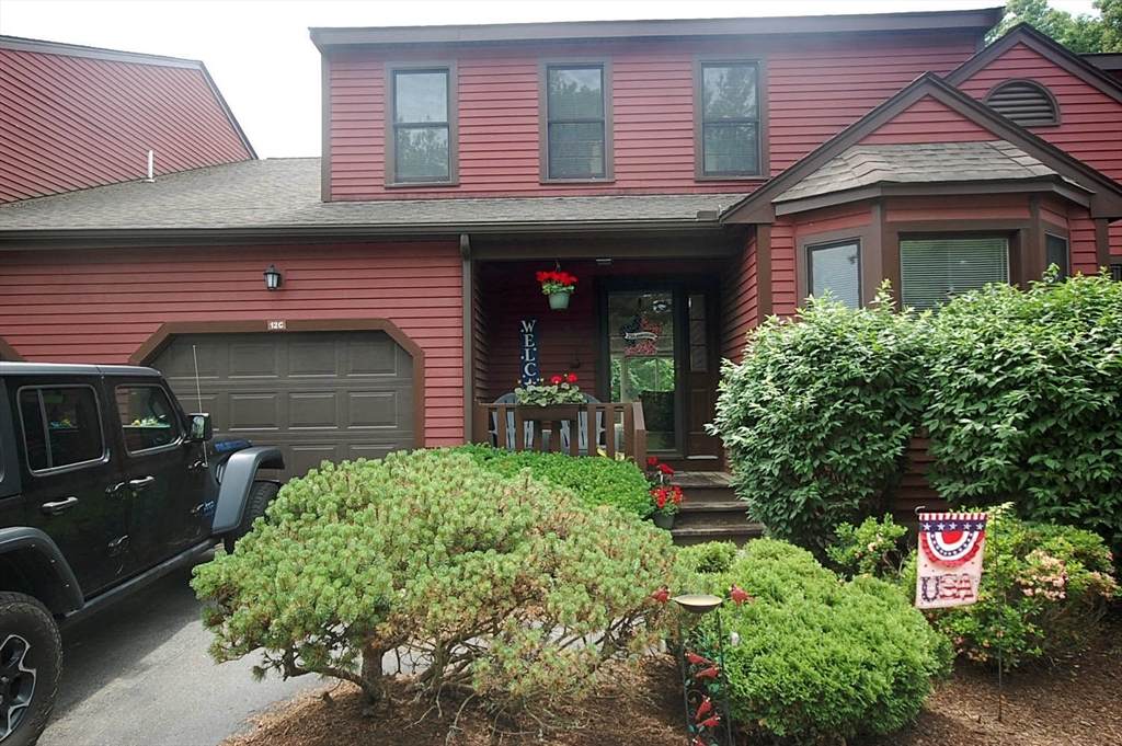12 Hawthorne Vlg - Photo 1