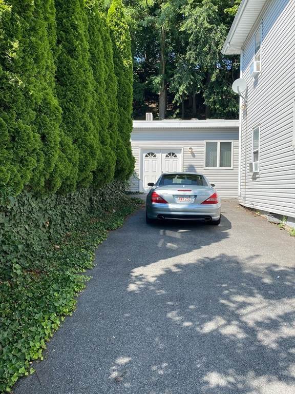 203 Gladstone Street - Photo 1