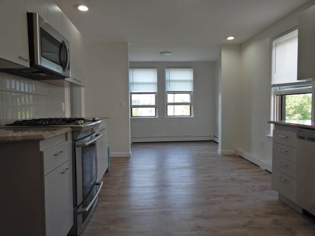83 Leyden St - Photo 1