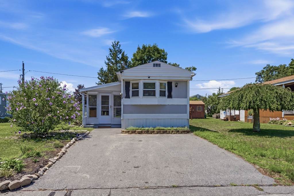 124 Mayflower Avenue - Photo 1