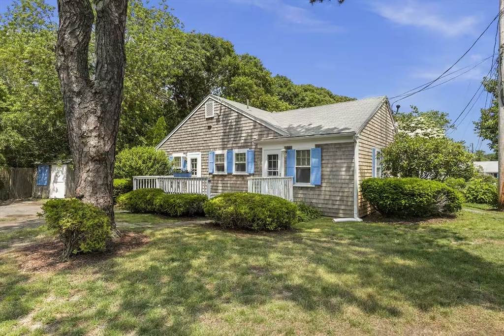 230 Gosnold - Photo 1