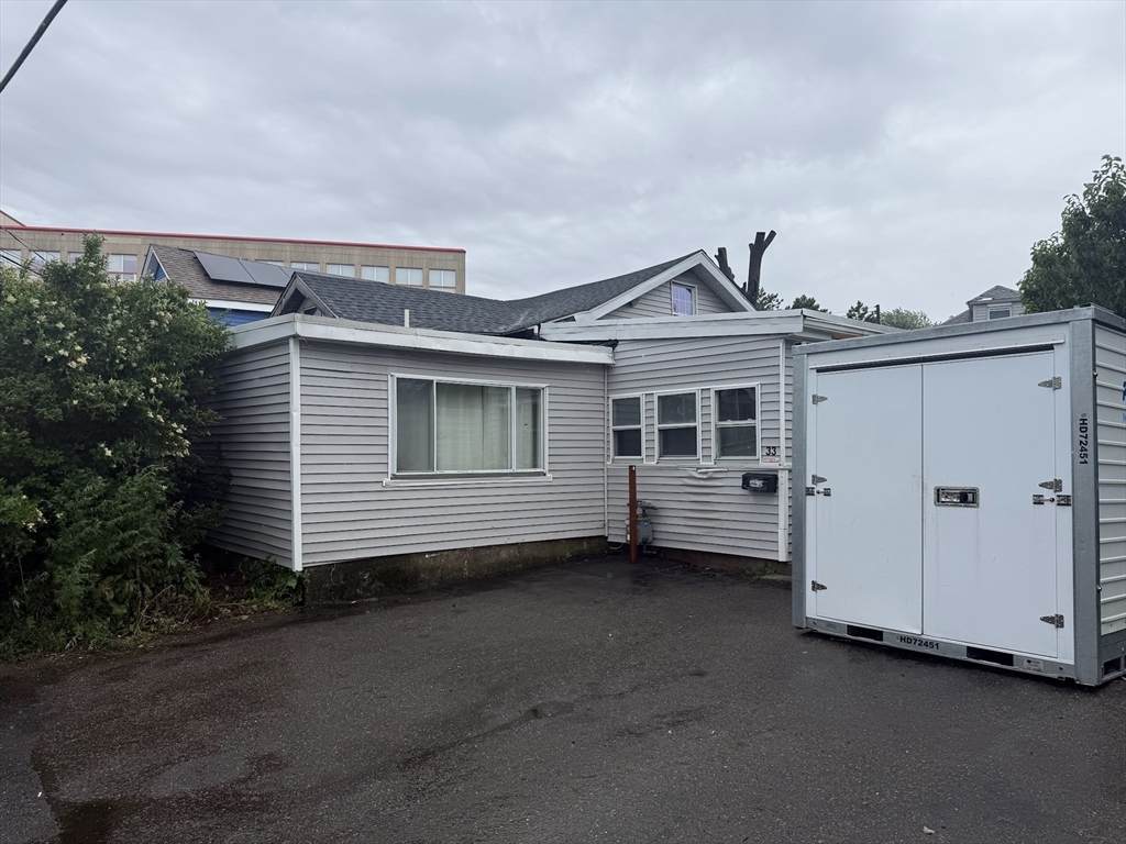 33 Avalon St - Photo 1