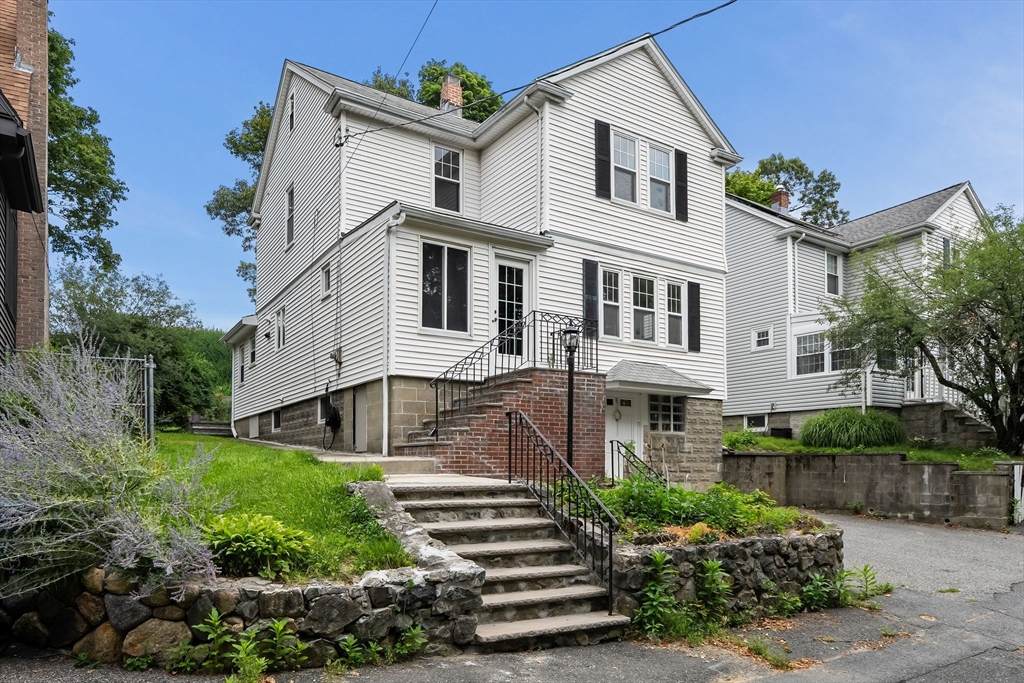 567 Winthrop St - Photo 1