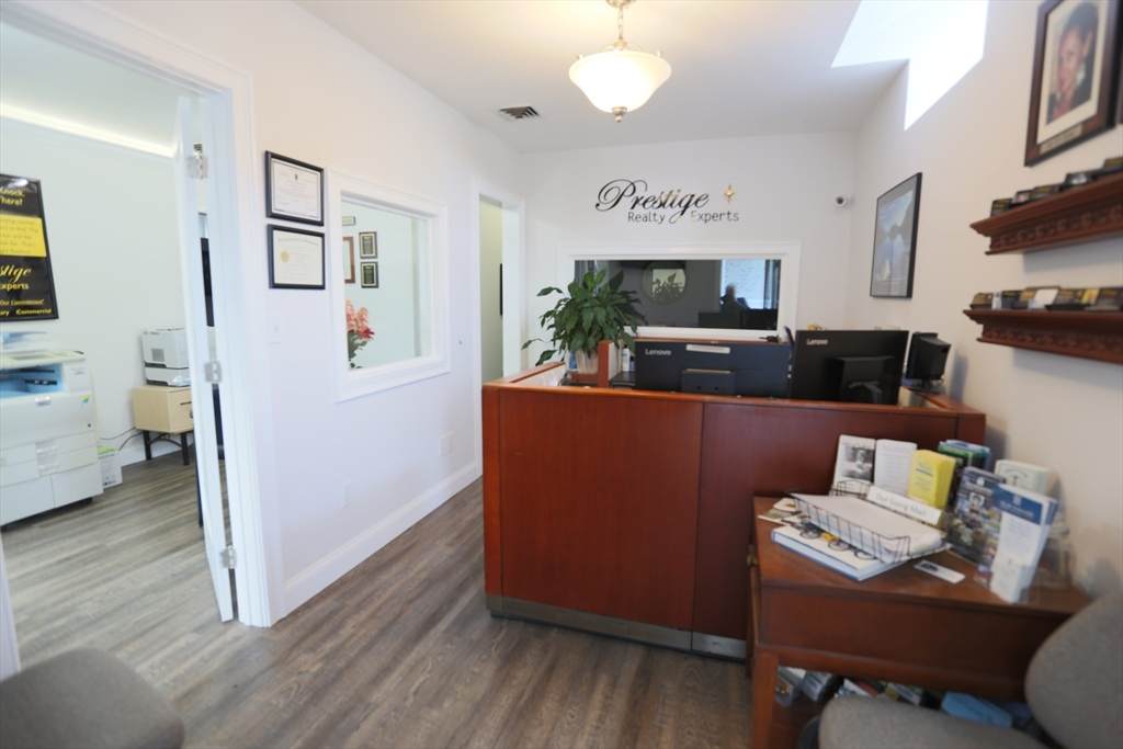 251 Eastern - Photo 1