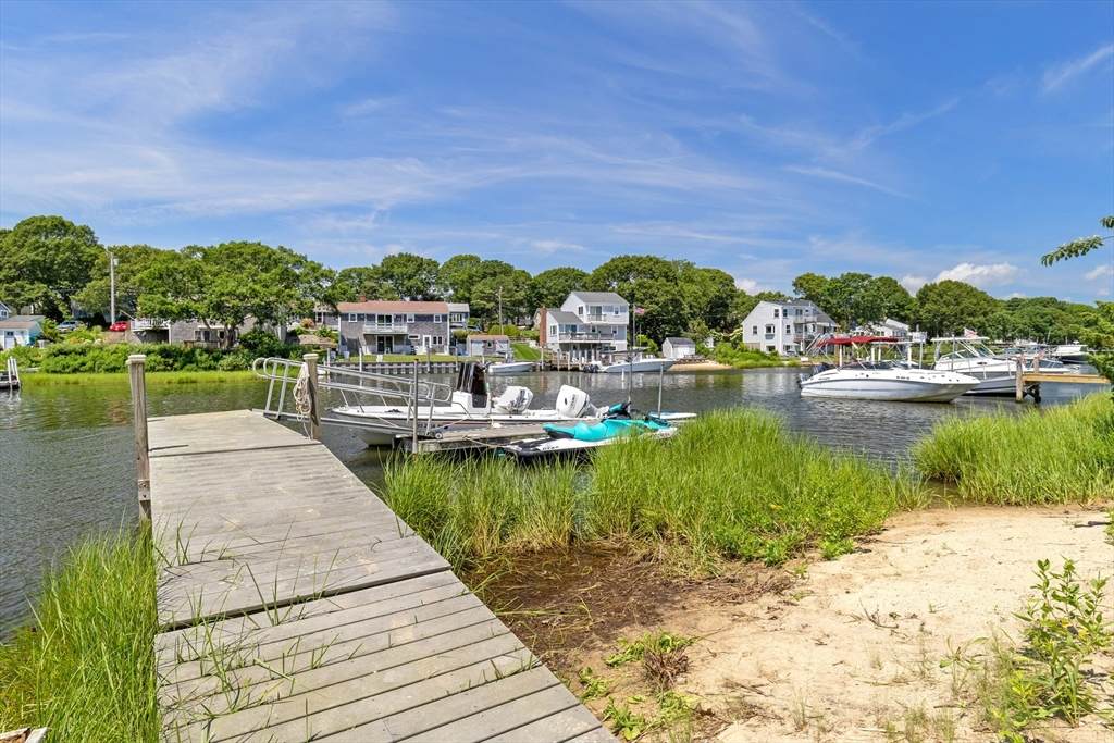 199 Edgewater Dr W - Photo 1