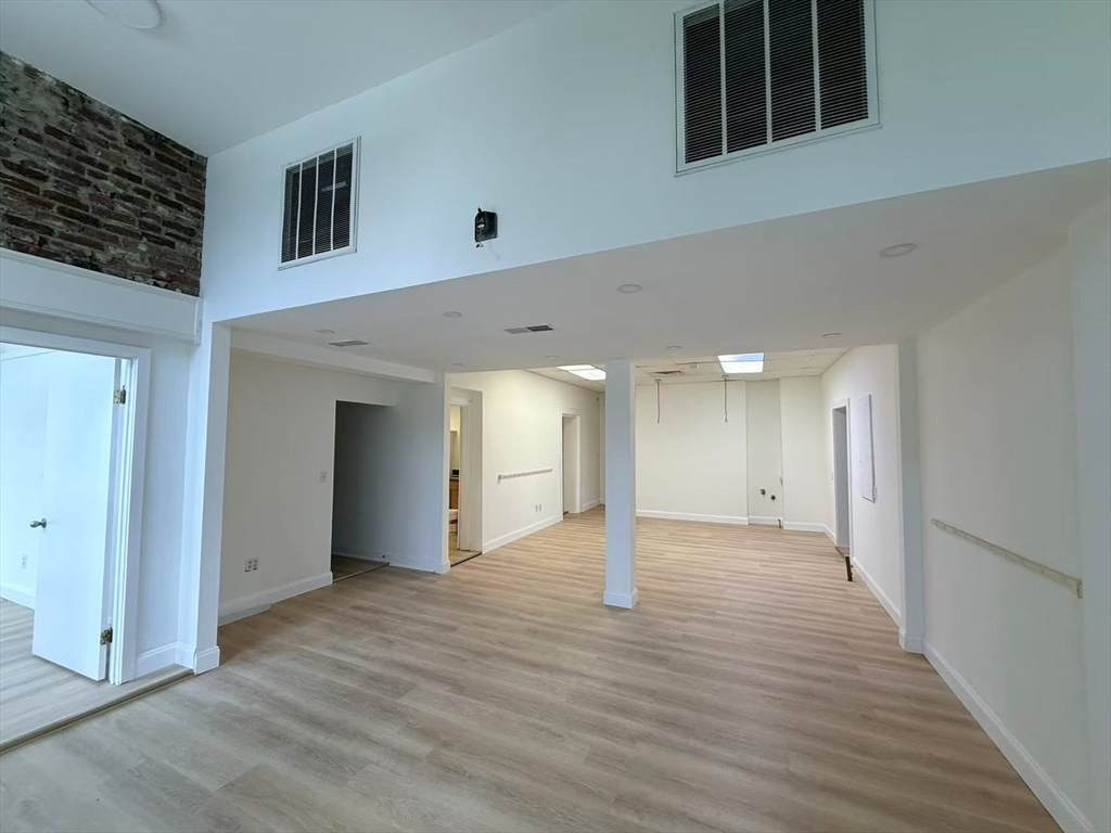 70E Beacon St - Photo 1