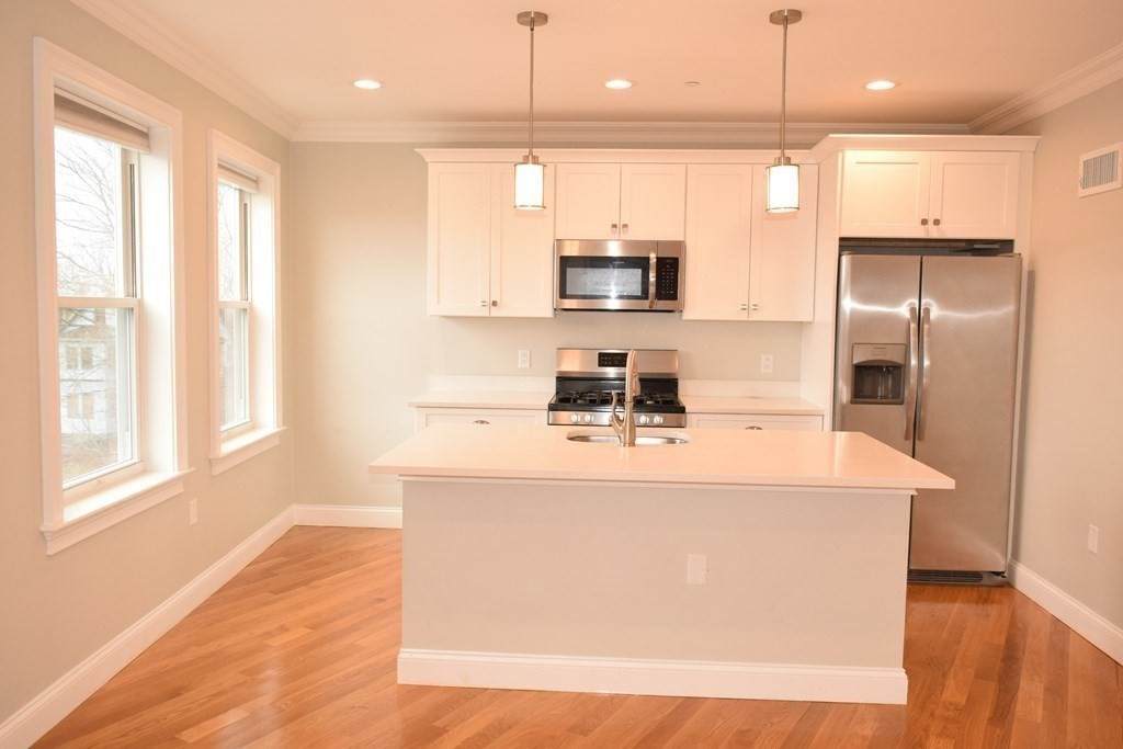 1664 Dorchester Ave - Photo 1