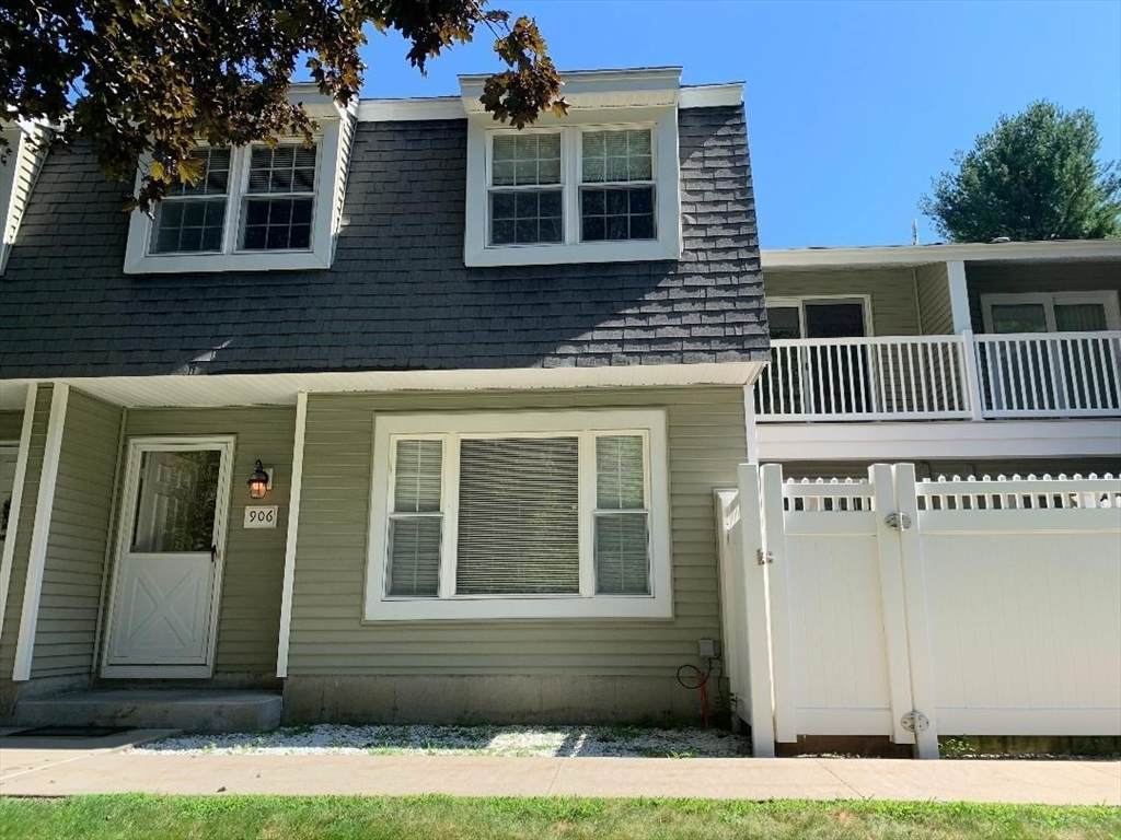 906 Edgebrook Drive - Photo 1