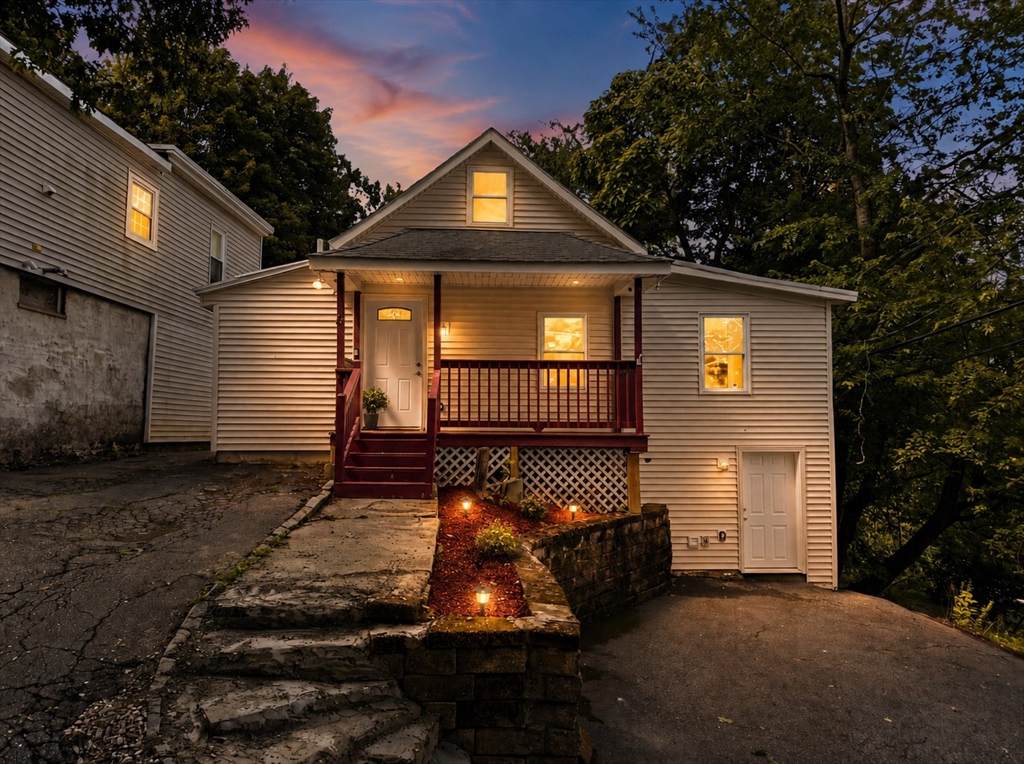 8 Hawkins St - Photo 1