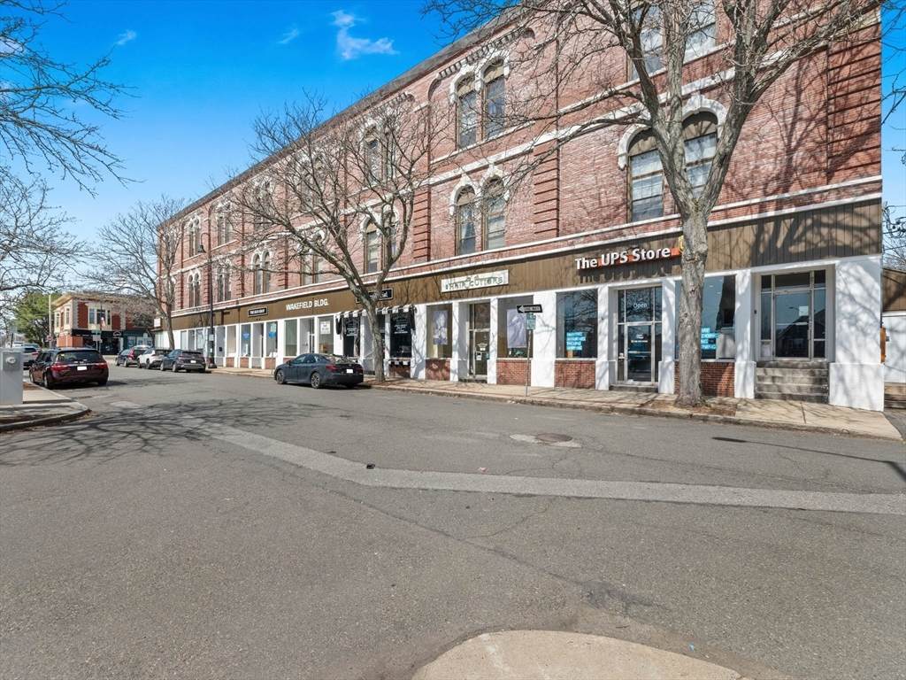 3 Lincoln St - Photo 1