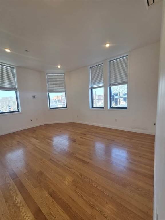 64 Market St - Photo 1