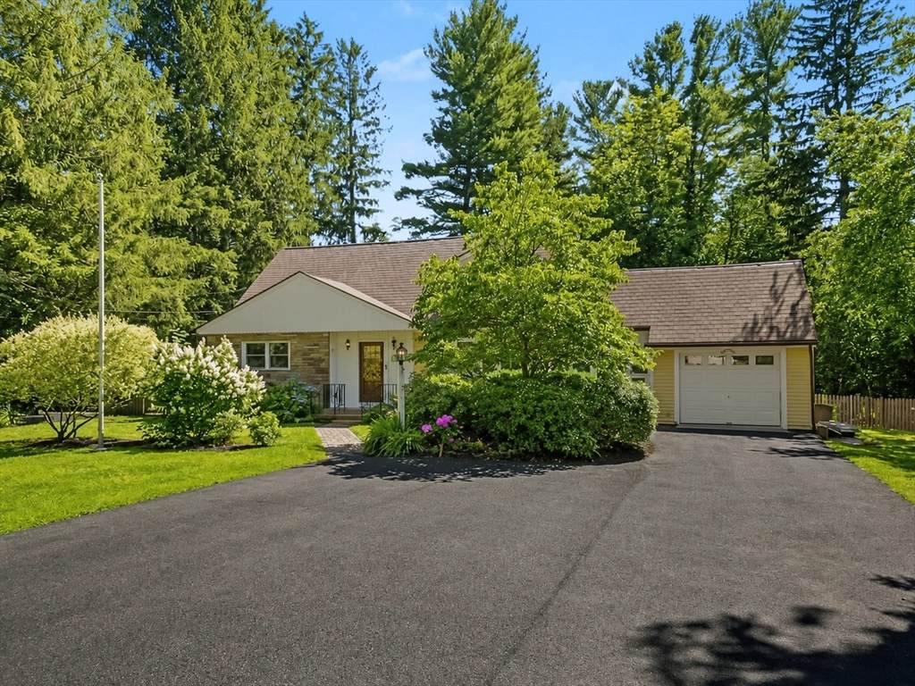 661 Common Street - Photo 1