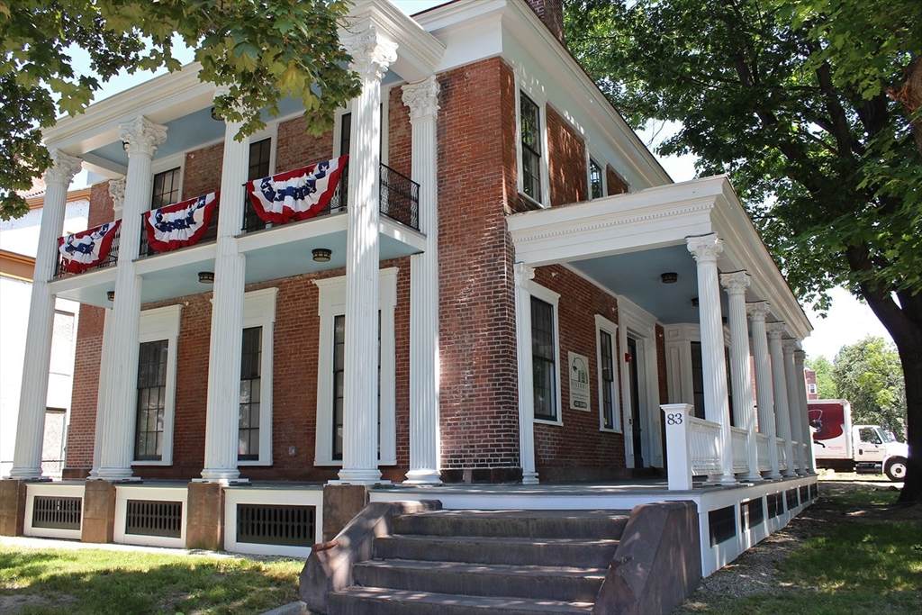 83 Maple St - Photo 1
