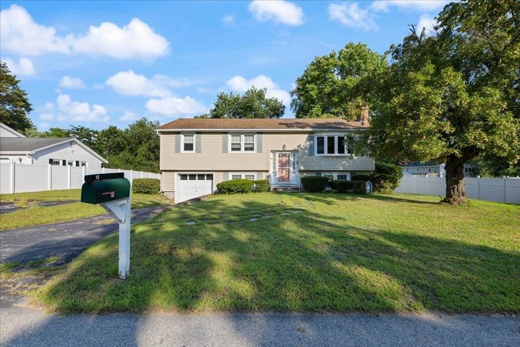 15 Blue Jay Avenue - Photo 1