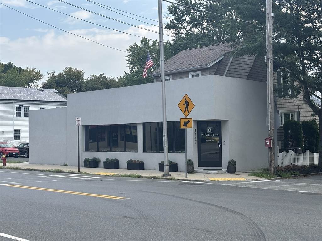 1147 Main - Photo 1