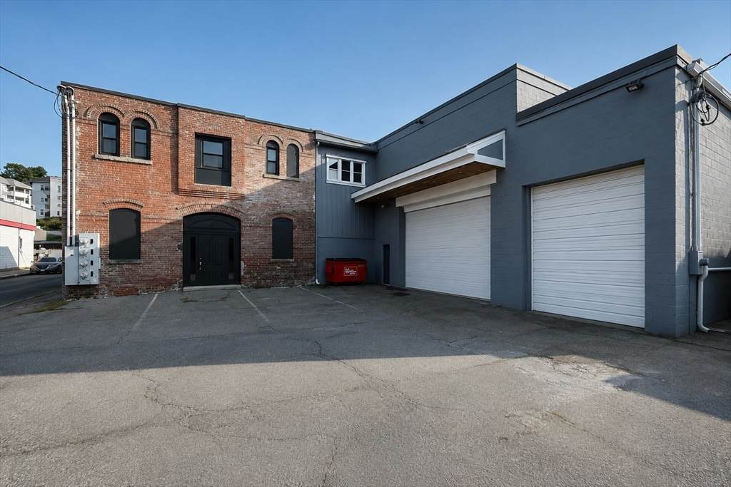 Seven Henry St - Photo 1