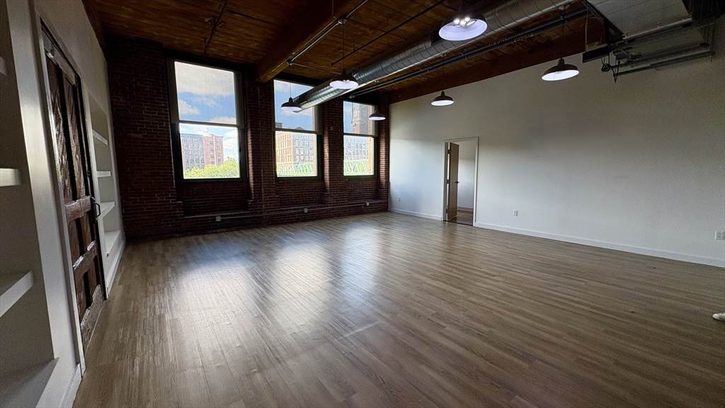 https://bt-photos.global.ssl.fastly.net/mlspin/orig_boomver_1_73566663_2.jpg