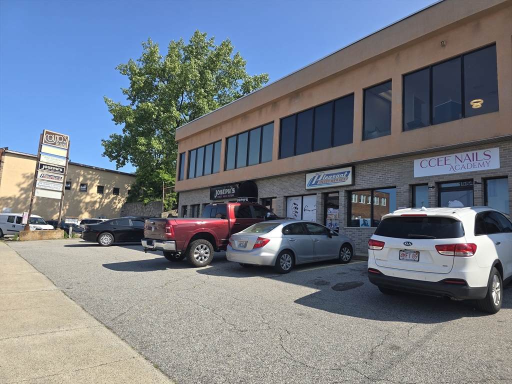 1554 Pleasant St - Photo 1