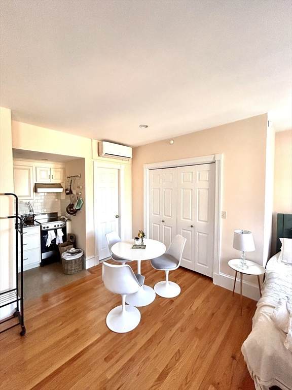 105 Pinckney St - Photo 1