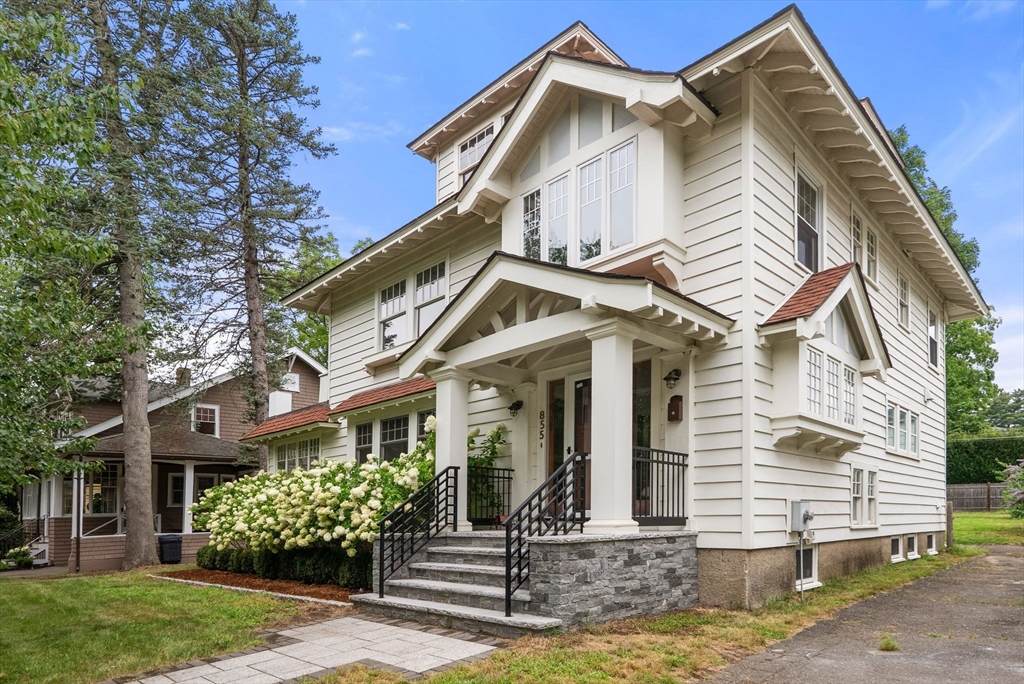 855 Commonwealth Ave - Photo 1