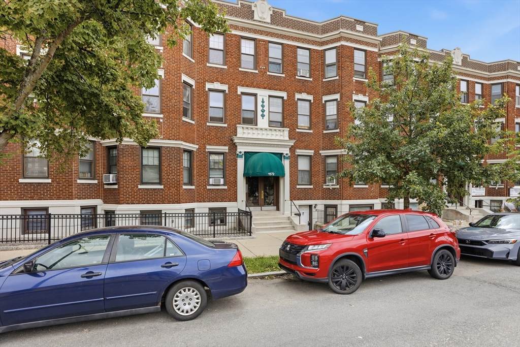 1572 Commonwealth Ave - Photo 1