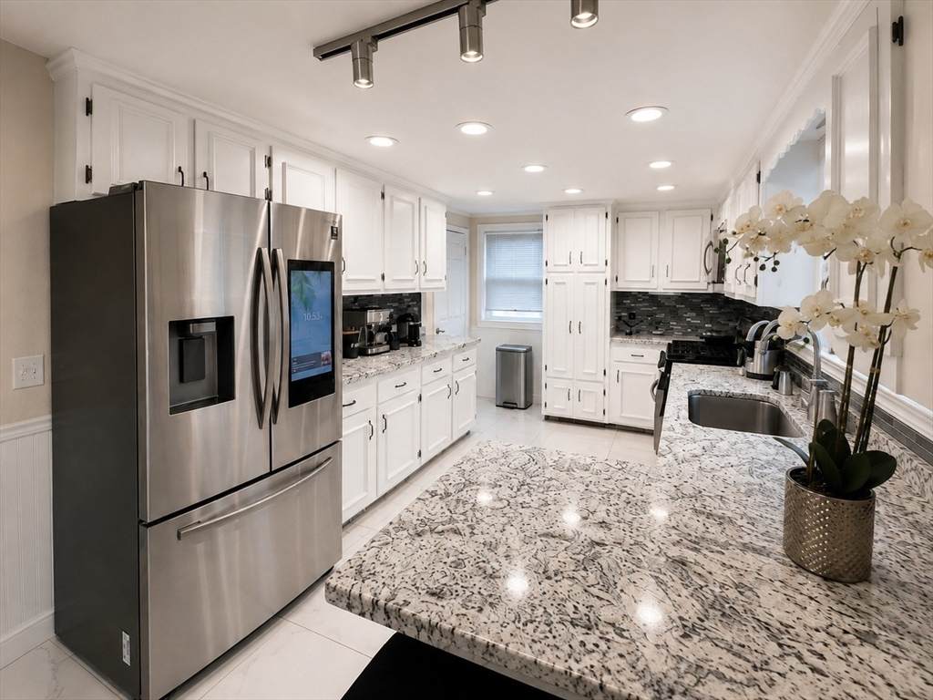 499 Chestnut St - Photo 1