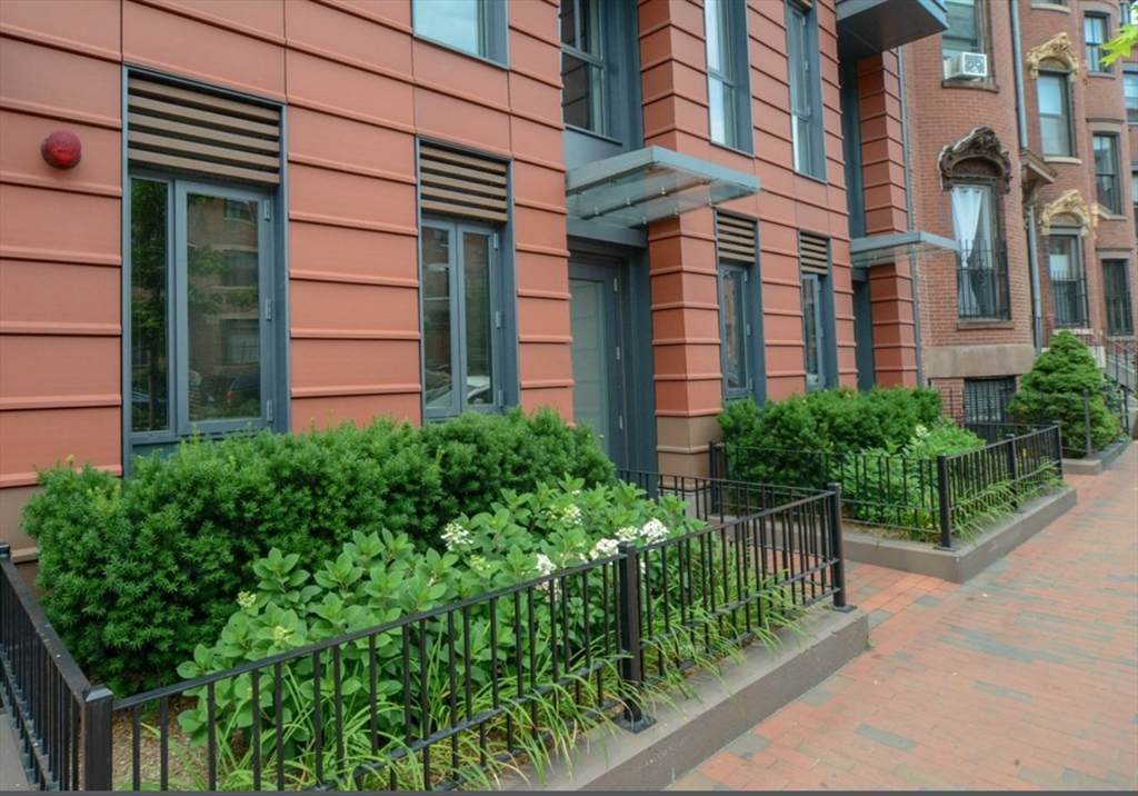 691 Massachusetts Ave - Photo 1