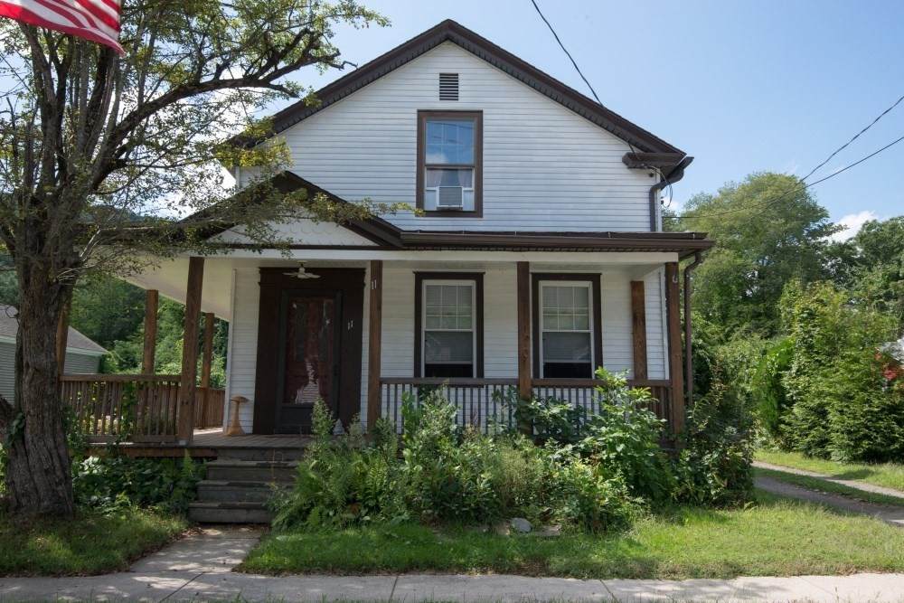 11 Maple St - Photo 1